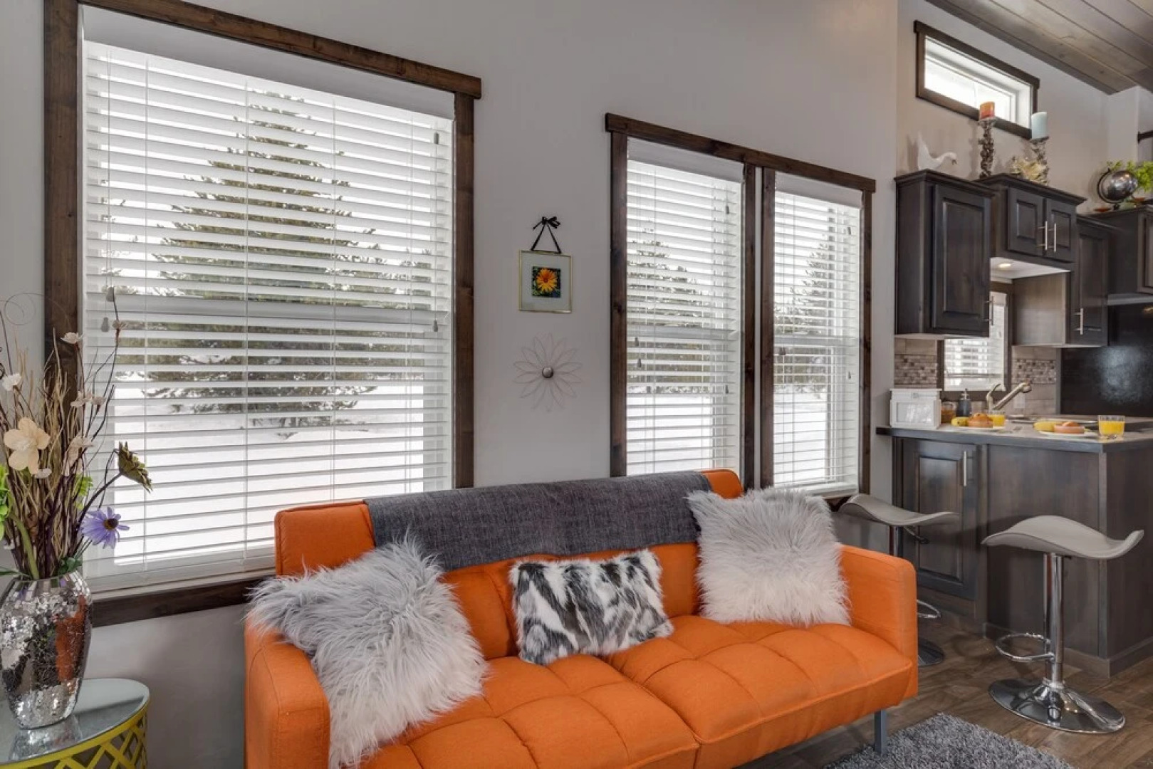 Hickory-dickory Hollow