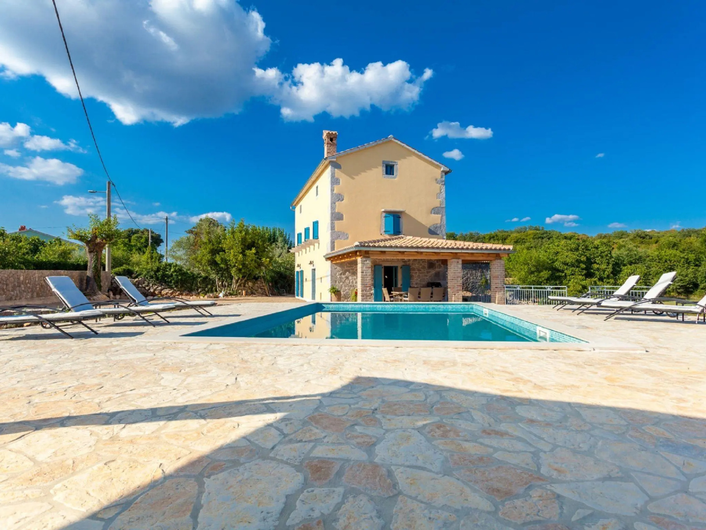 Gorgeous Villa With Private Swimming Pool and Covered Terrace