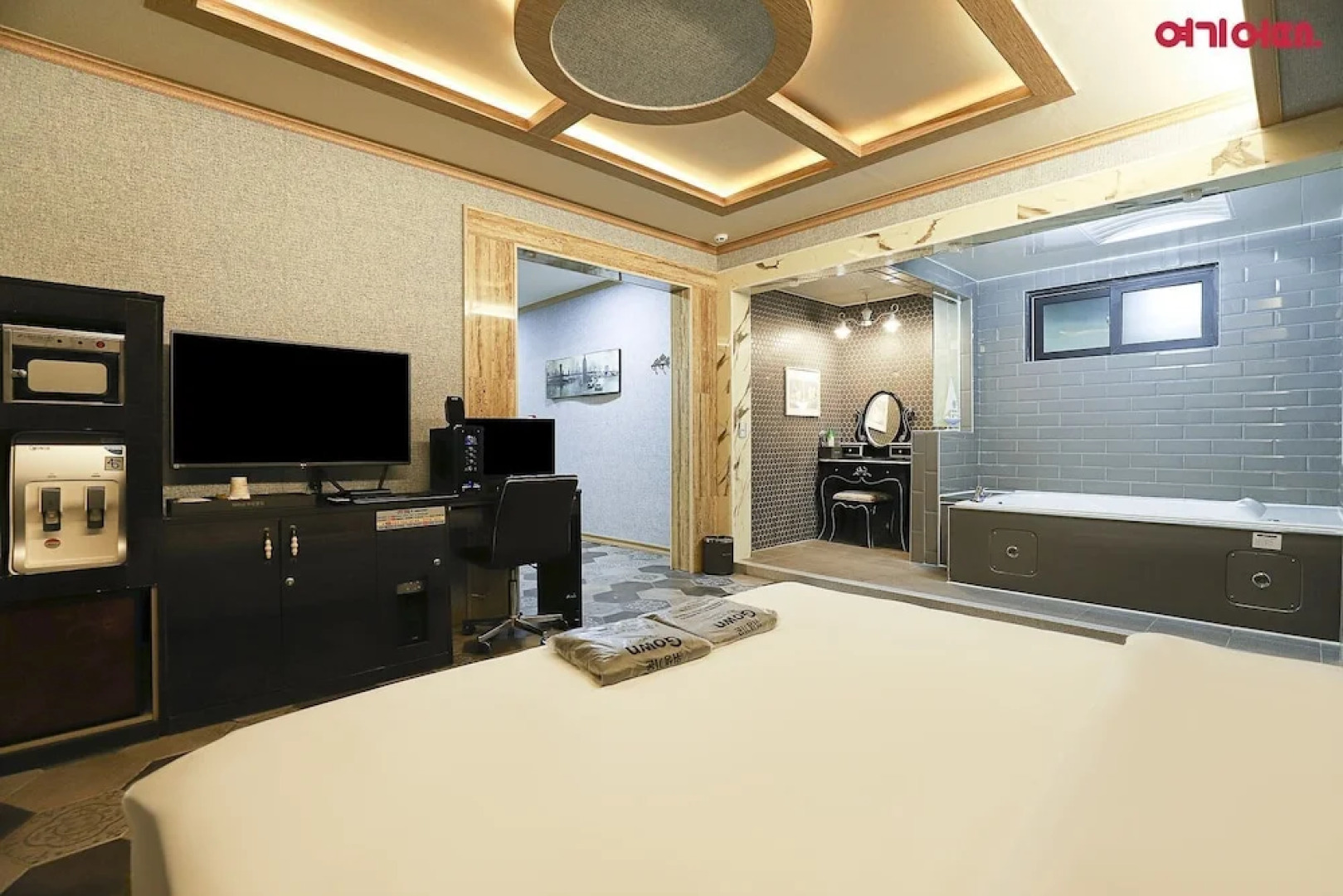 Tiffany Self Check-in Hotel