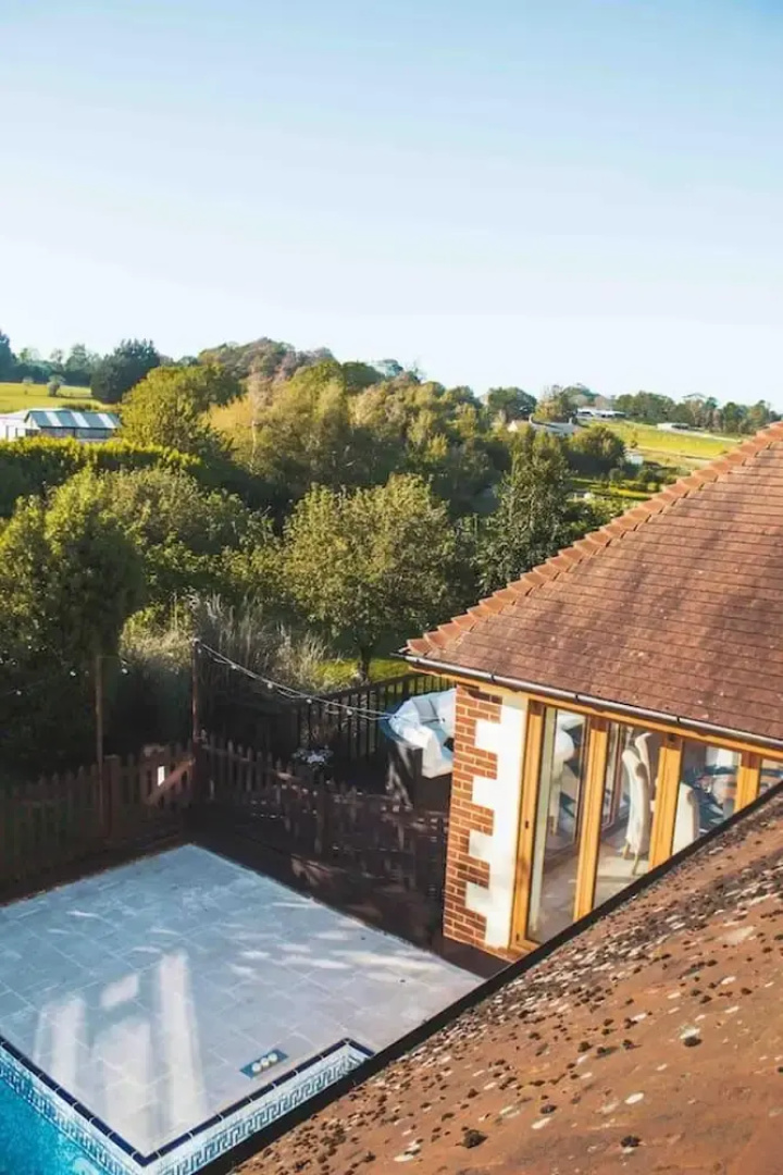 Threeways Retreat With Heated Swimming Pool