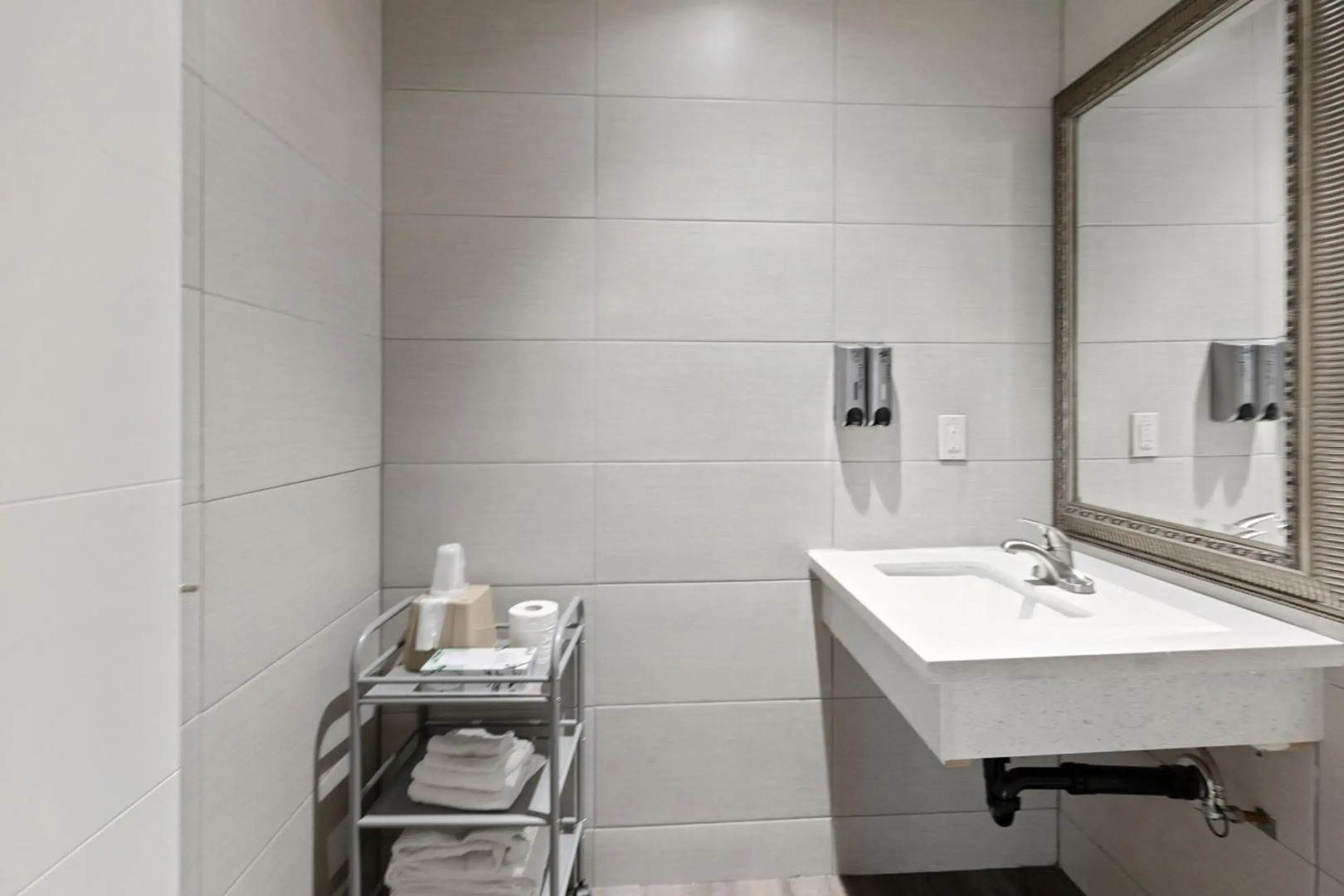 Le Blanc Inn & Suites