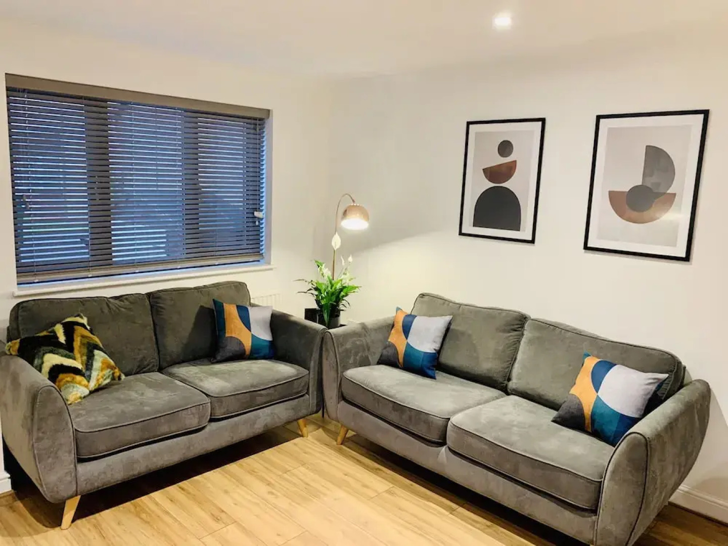 SA Today St Margarets Court Taunton with Fibre Wi-Fi & Netflix