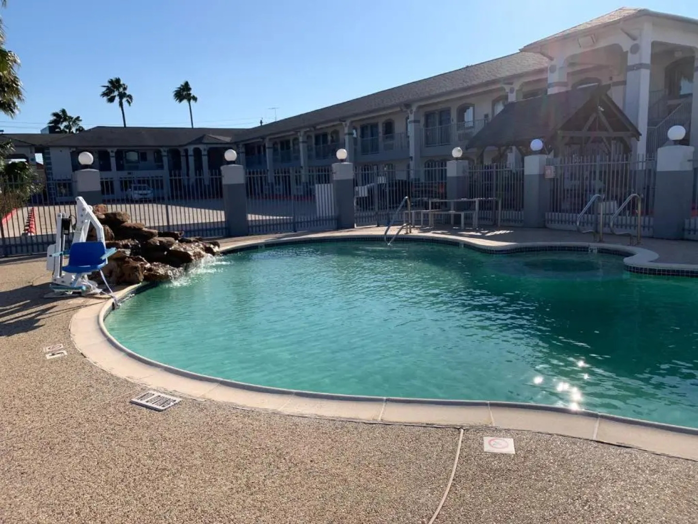 Sunrise Inn & Suites