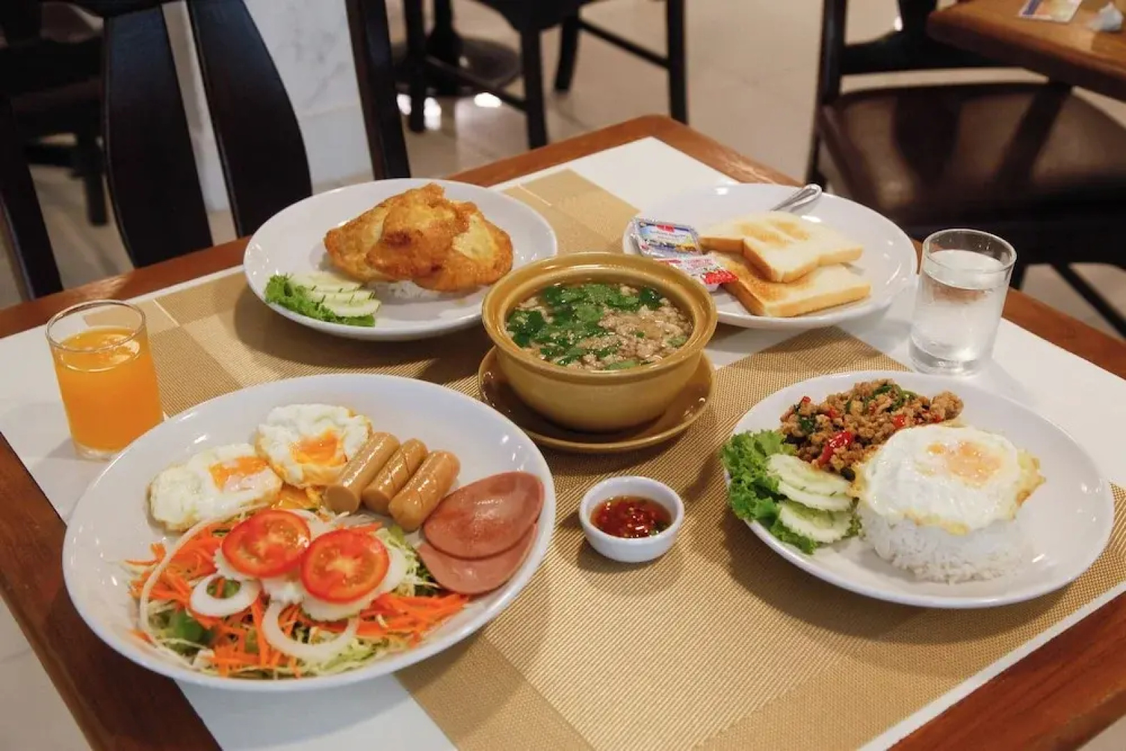 Convenient Grand Plus Hotel Suvarnabhumi