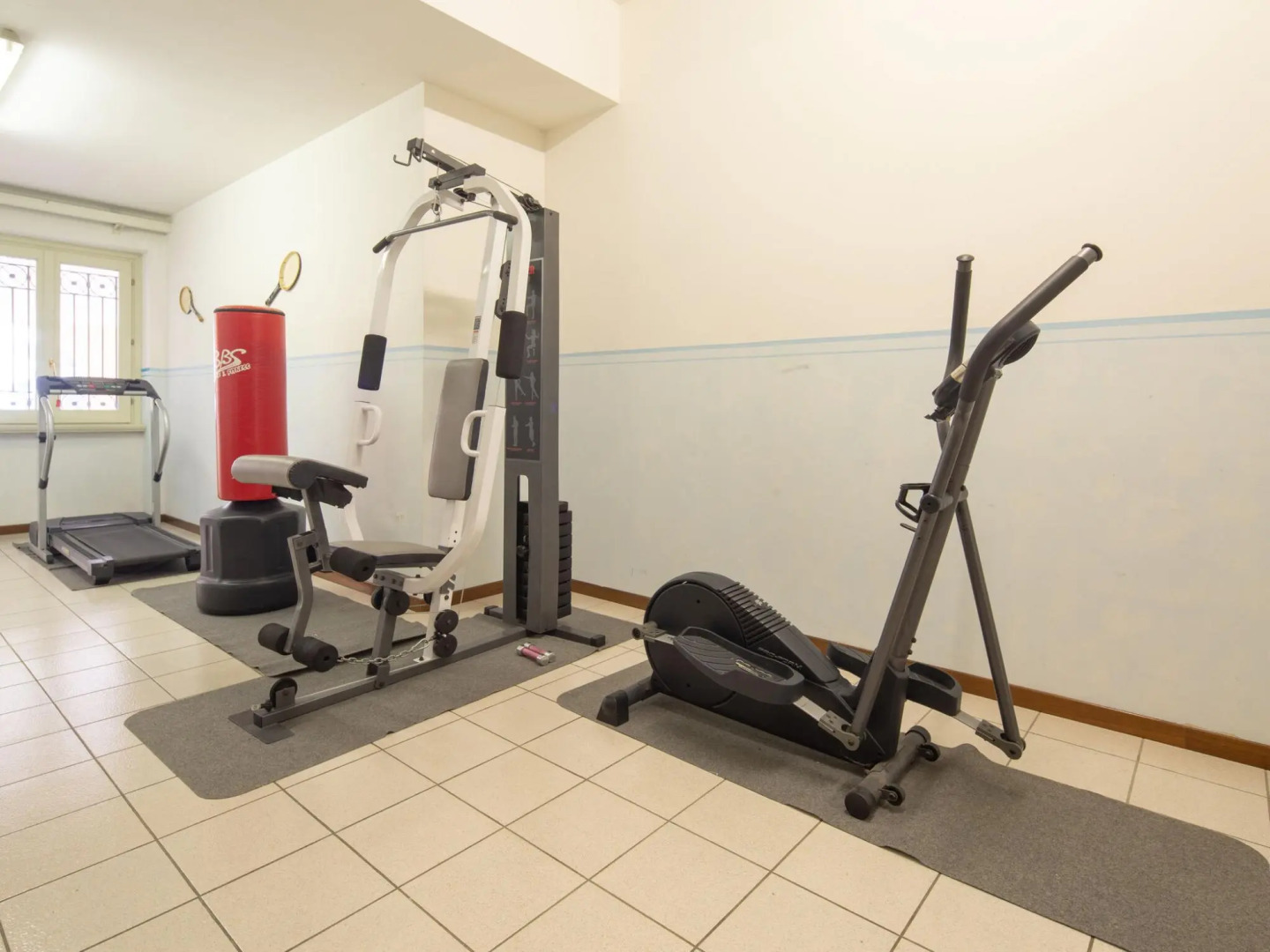 Splendid Villa in Macerata With Pool & Views