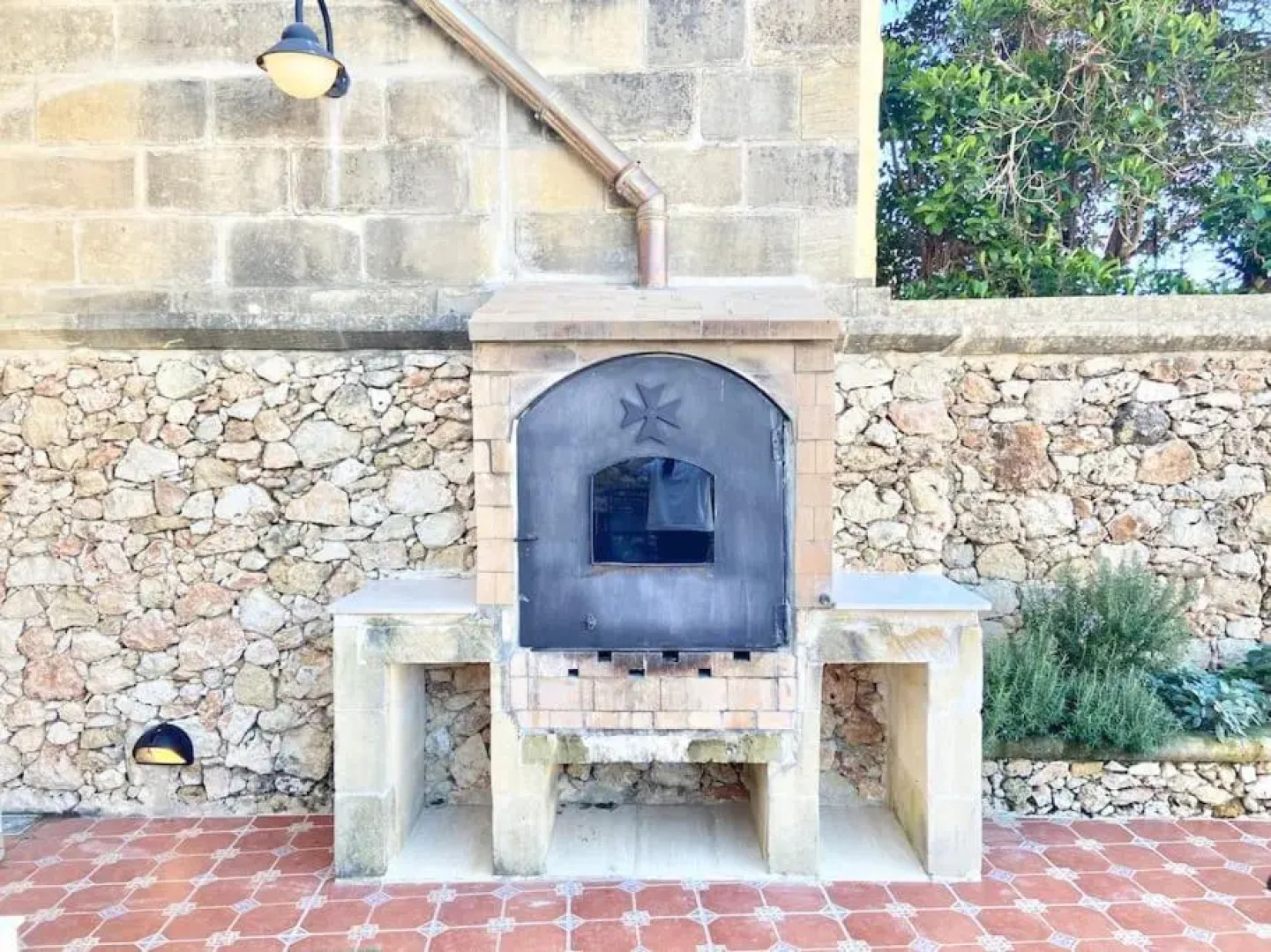 Villa Rossa Gozo - 5 bedroom ensuite with pool & jacuzzi