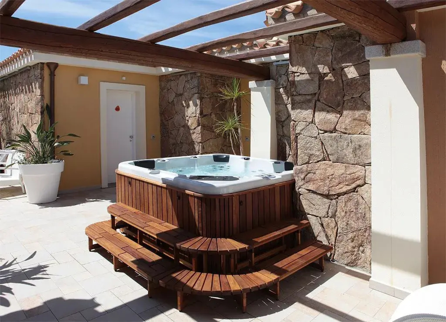 Janas Hotel