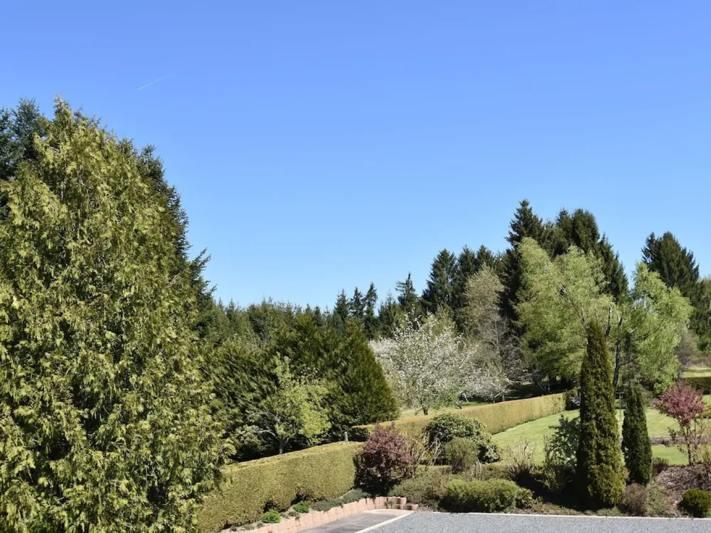 Spacious Holiday Home With Sauna in Celles-sur-plaine