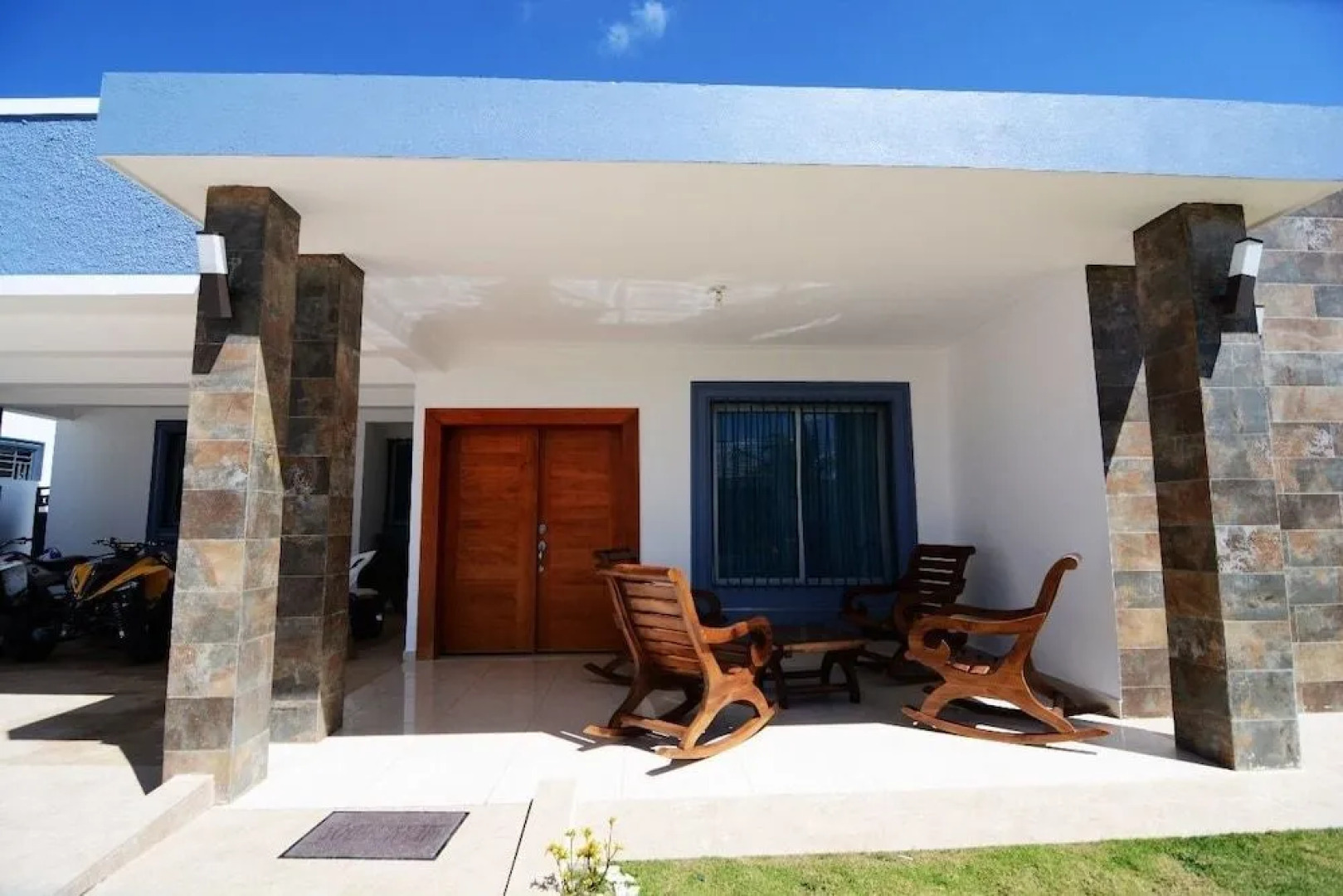 Modern House Pool AC WiFi