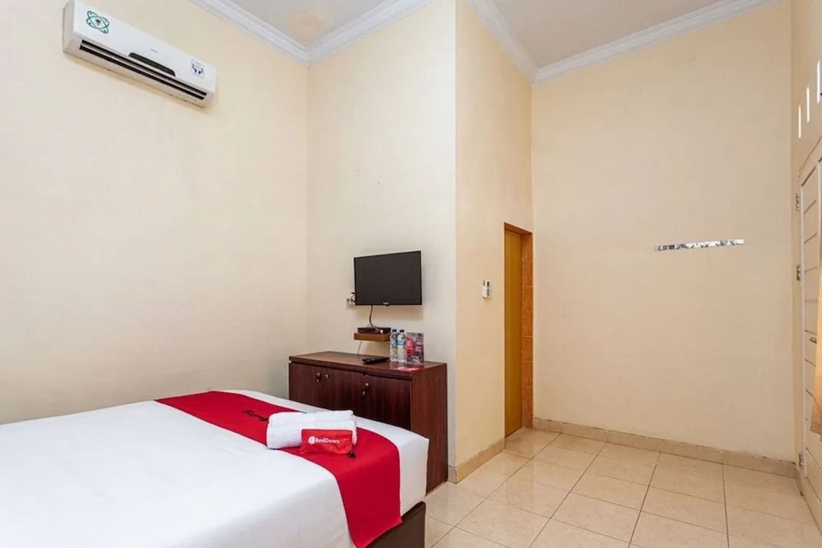 RedDoorz Syariah @ Jalan Letda Sujono Tembung