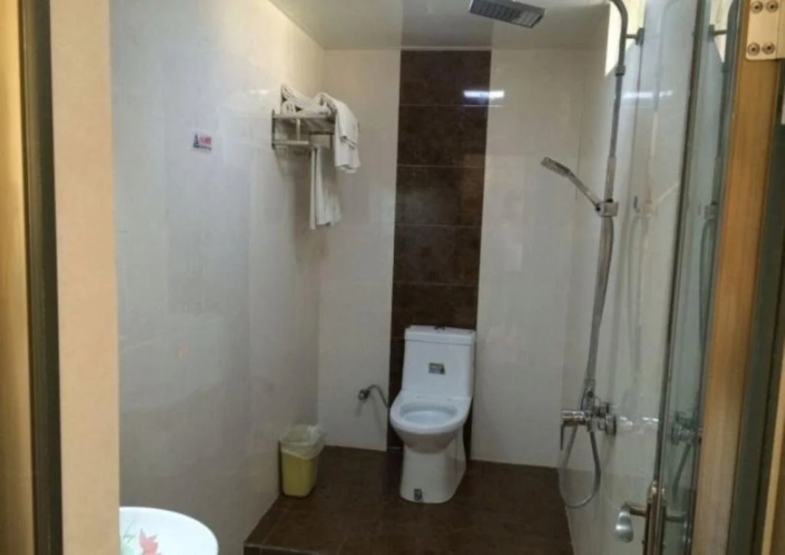 Qujing Ruixin Business Hotel
