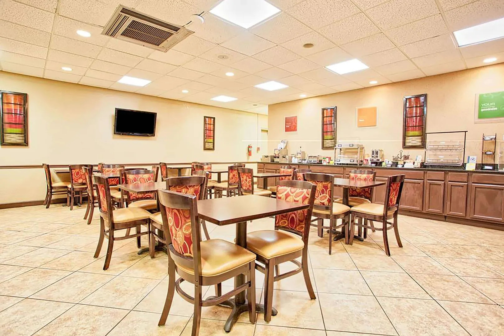 Days Inn & Suites by Wyndham Johnson City