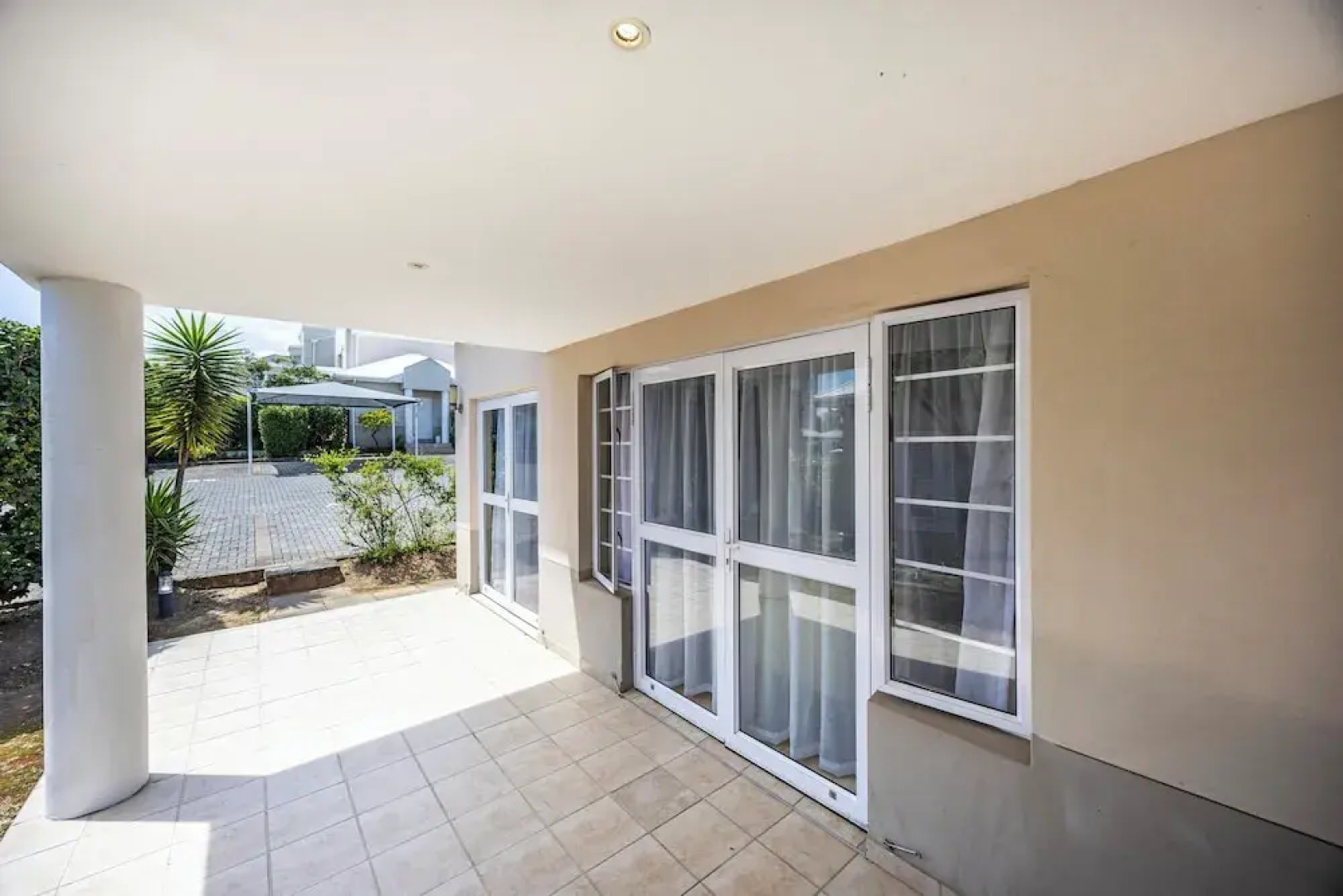 Modern Executive Unit