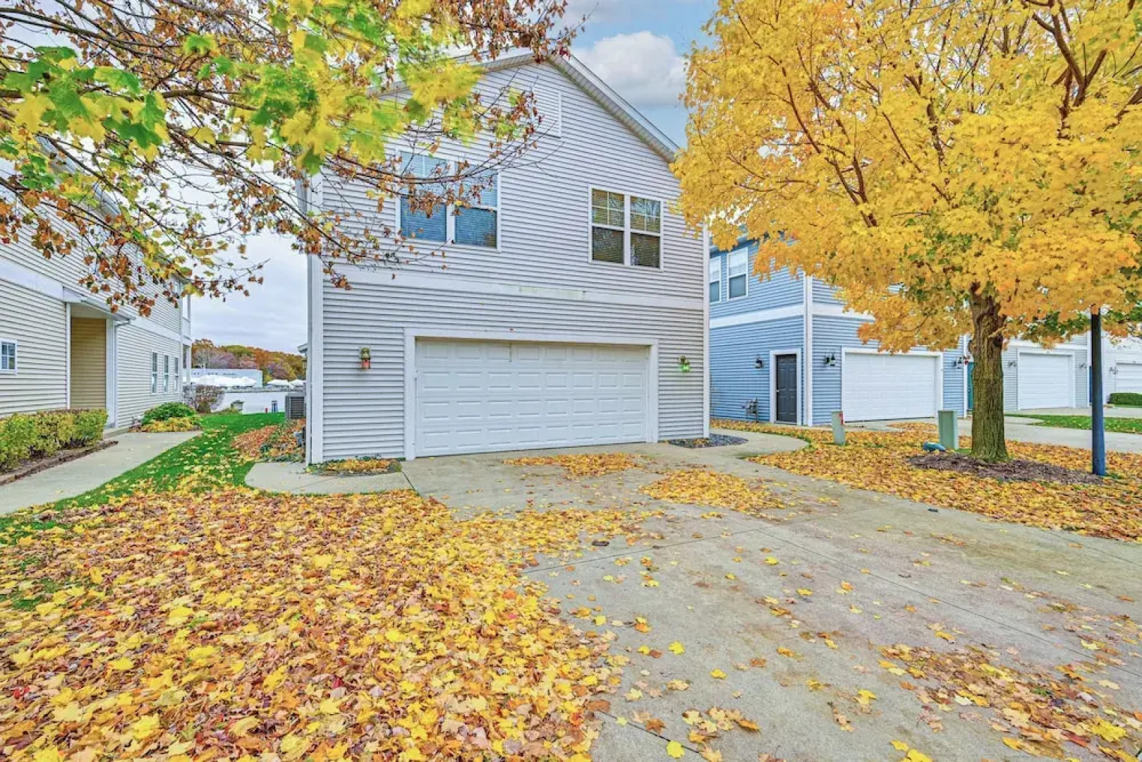 St Joseph River, Lake Michigan Access: Luxury Home