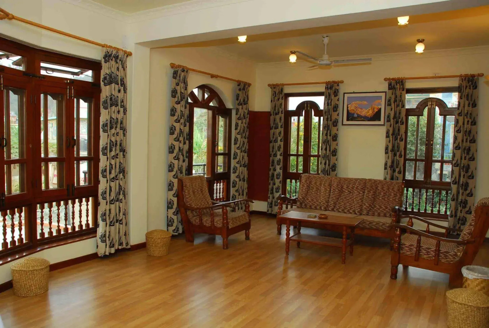 Vardan Resort n' Apartment