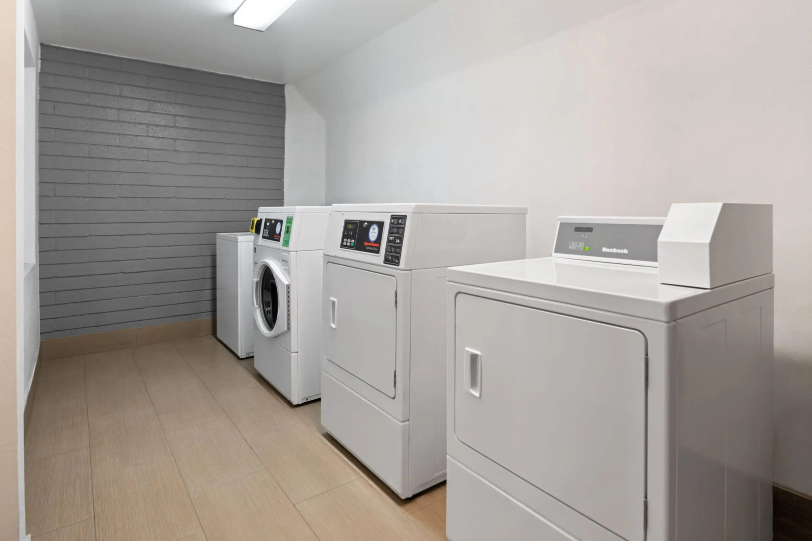 Travelodge Inn & Suites by Wyndham Anaheim on Disneyland Dr