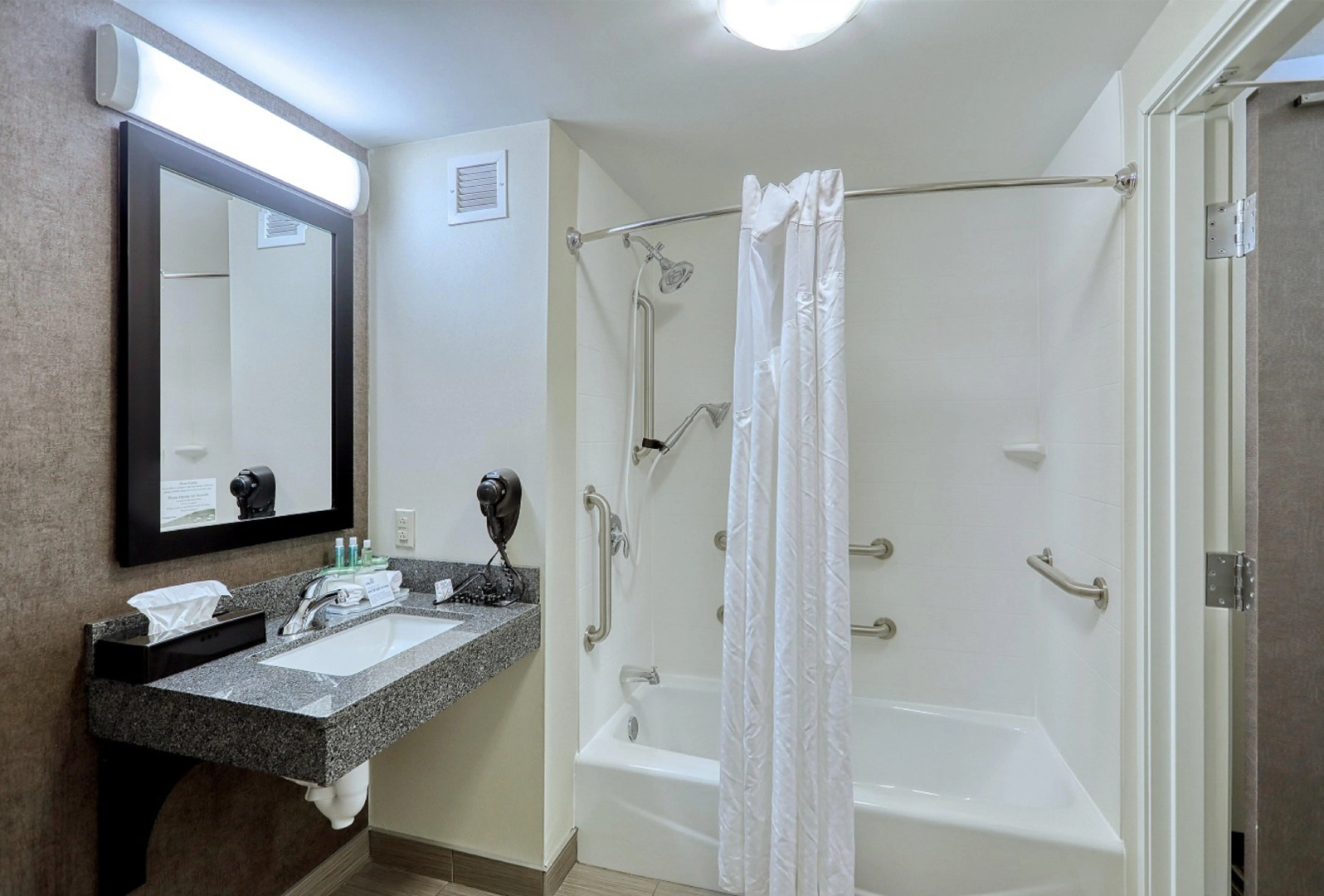 Holiday Inn Express Hotel & Suites Batavia - Darien Lake by IHG