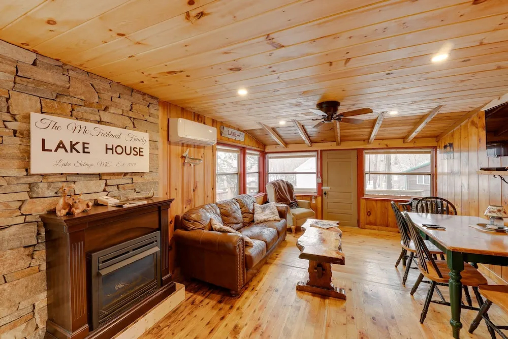 Lovely Maine Cabin w/ Deck, Gas Grill & Fire Pit!