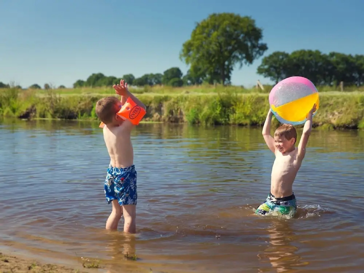 Dreamy Chalet with Covered Terrace near Nature