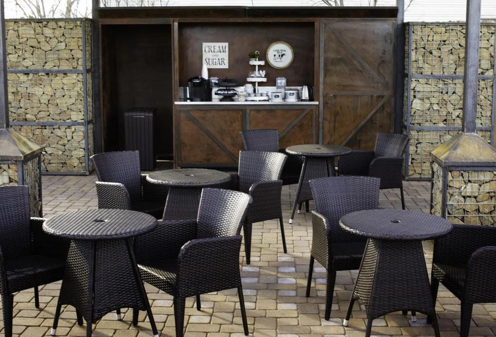 Primrose Inn & Suites