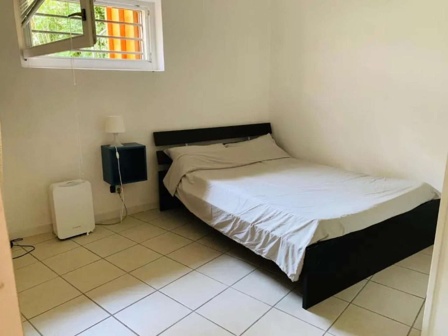 Appartamento con veranda, giardino e piscina