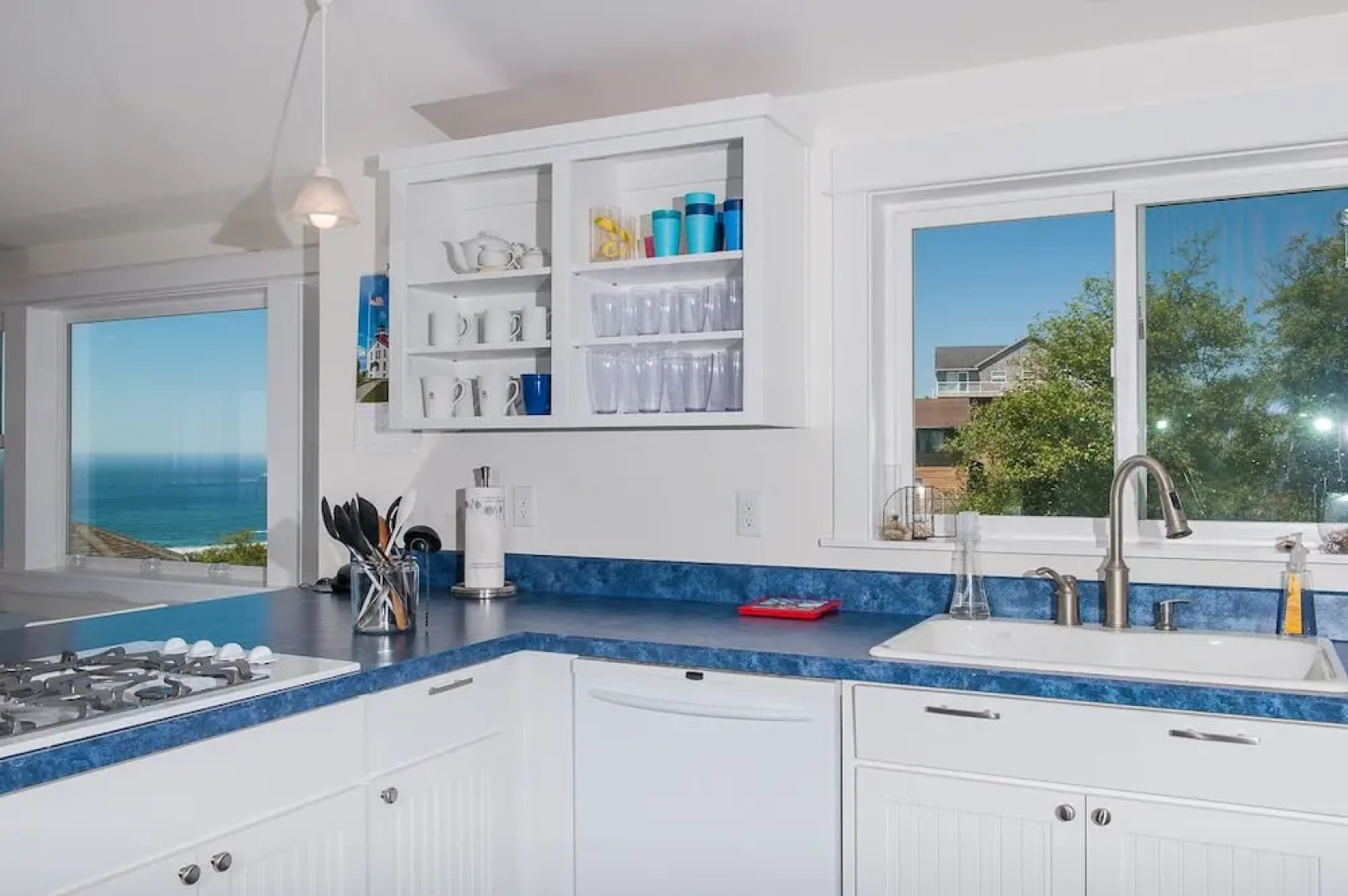 The Lighthouse 3 Br home by RedAwning