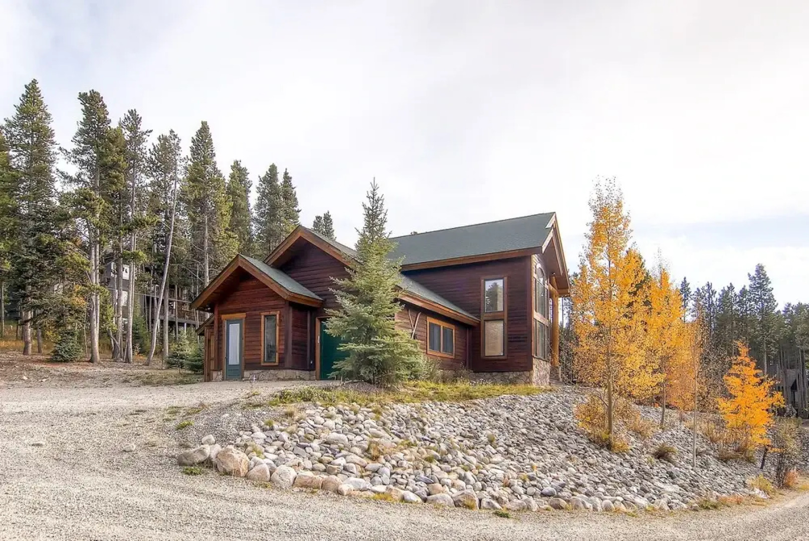 Timber Heights Lodge 3 Bedroom Home by RedAwning