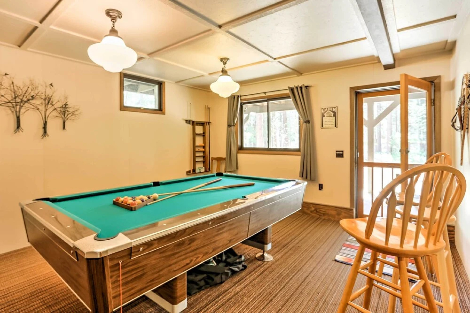Riverside Winthrop Chalet w/ Hot Tub & 2 Decks!