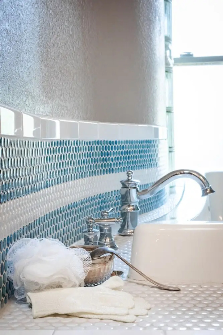 The Rusted Poppy Inn