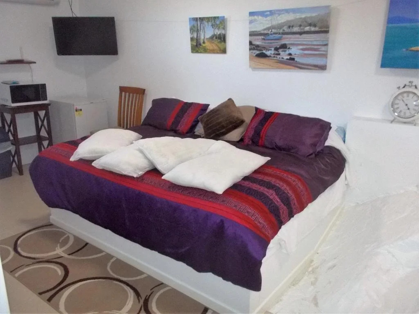 Bowen B&B Gallery on the Hill