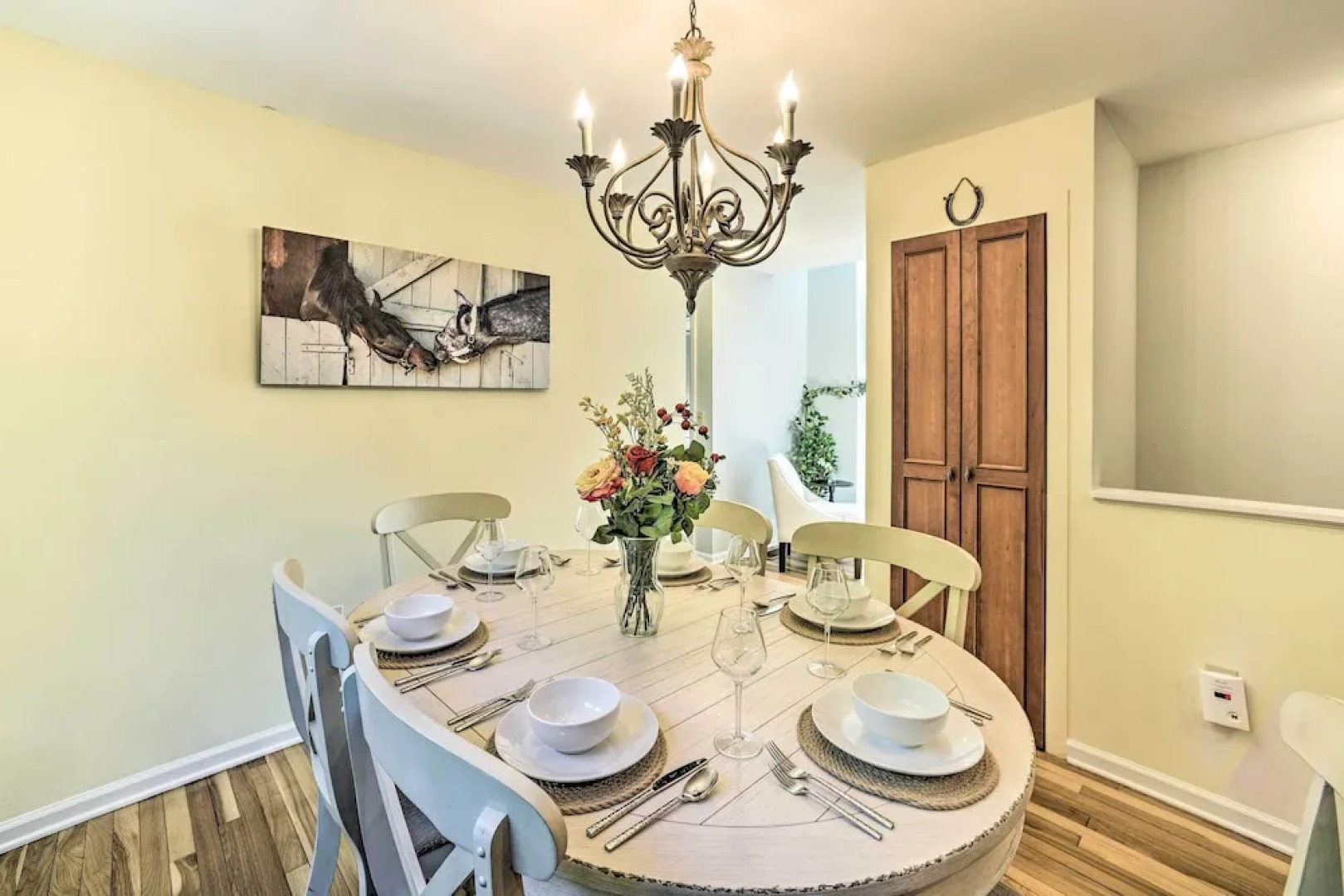 Family-friendly Retreat w/ Hot Tub: 1 Mi to Dtwn