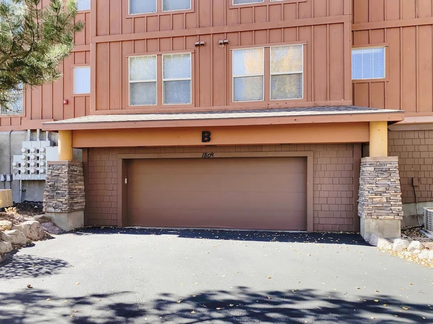 Ski 1 Mile To Deer Valley Gondola 2 Bedroom Condo by RedAwning