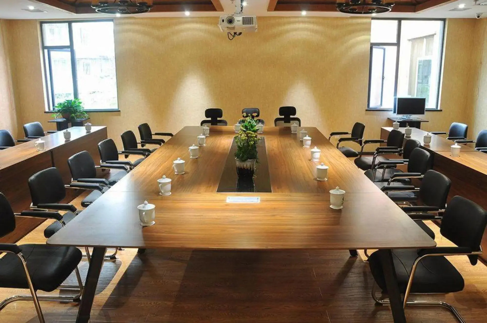 Crystal Pudi Hotel