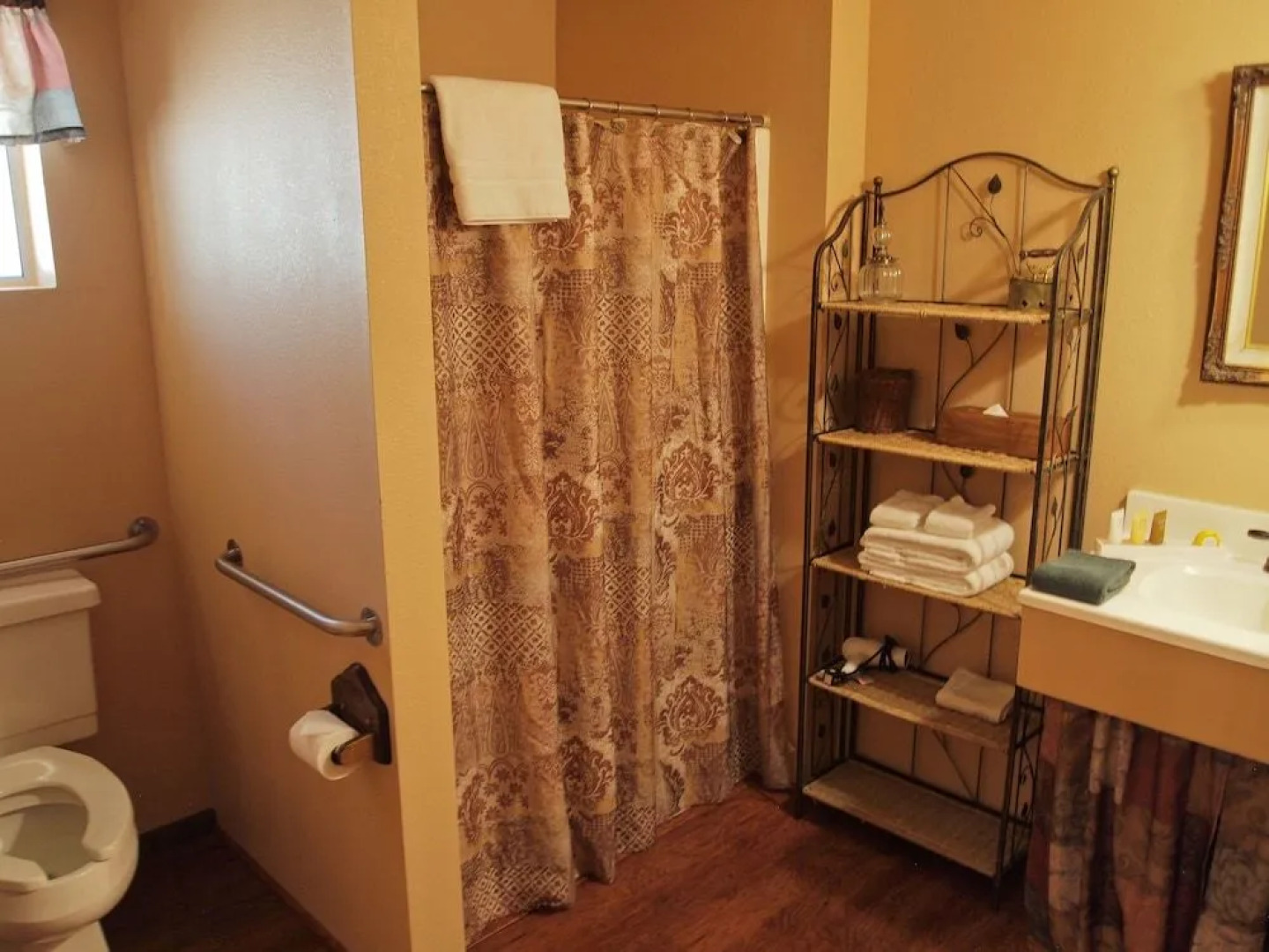 Strawberry Creek Inn Bed & Breakfast