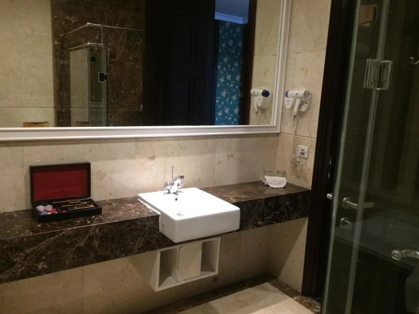 The Grantage Hotel & Sky Lounge