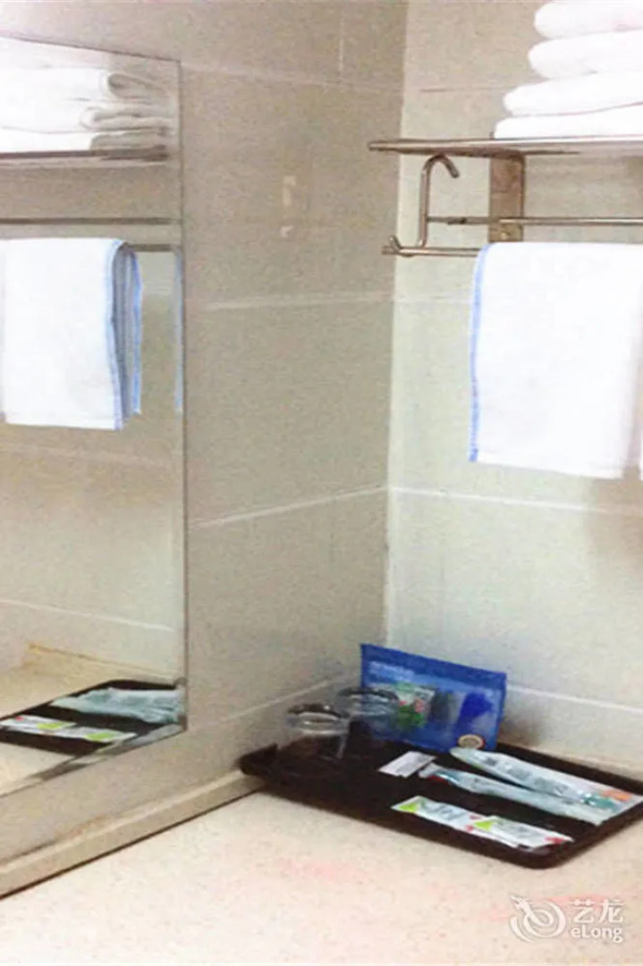 Xinyang Tianyi Express Hotel