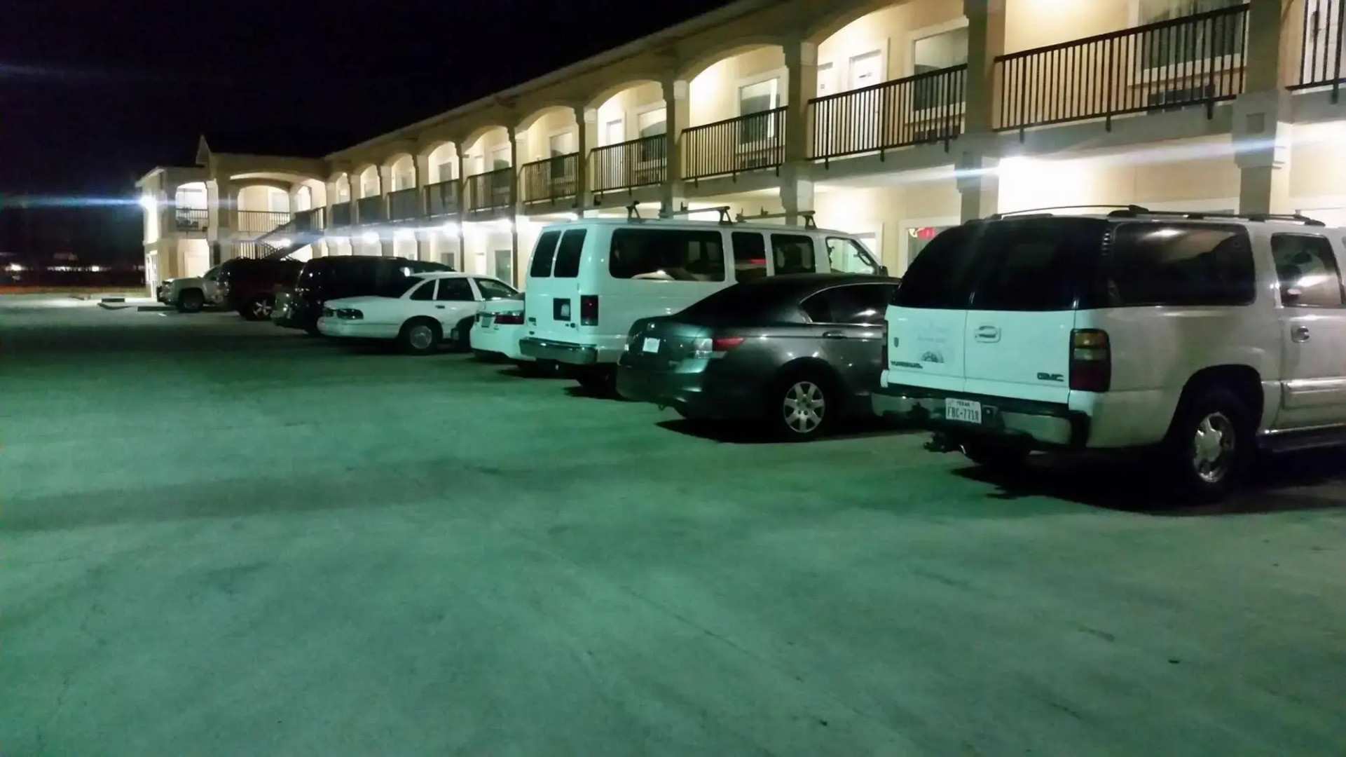 Crossroads Inn & Suites