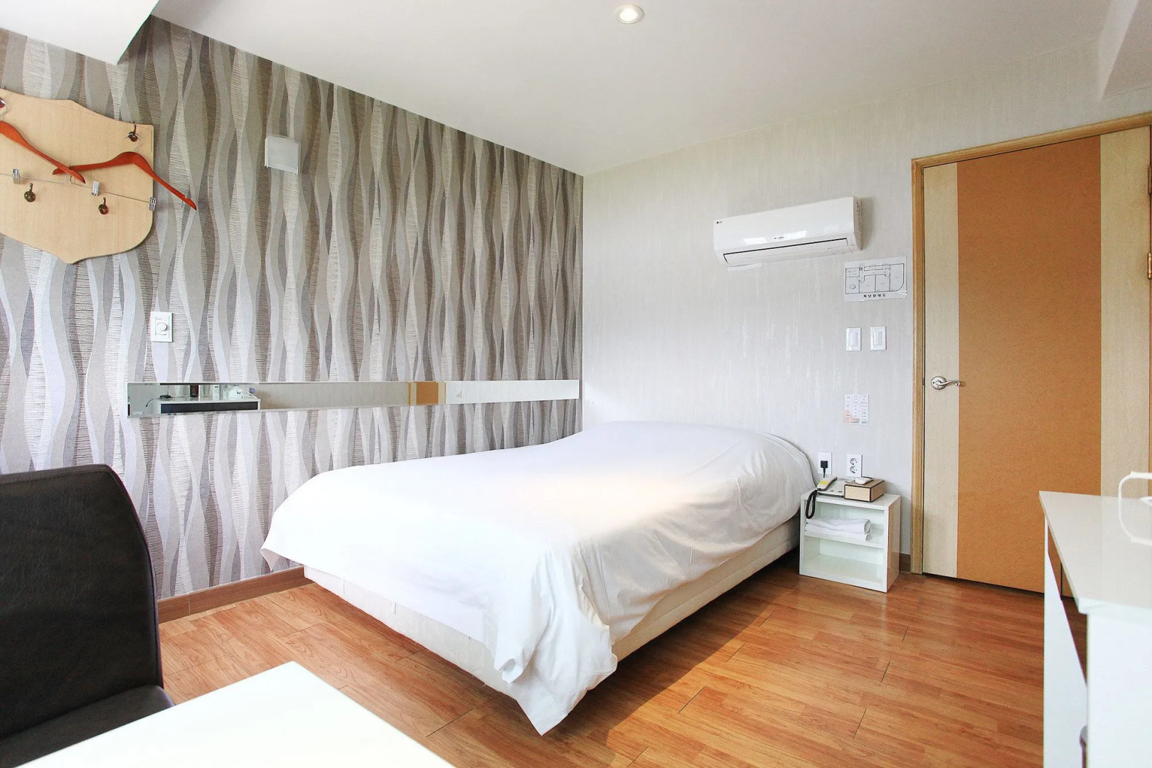 J hotel