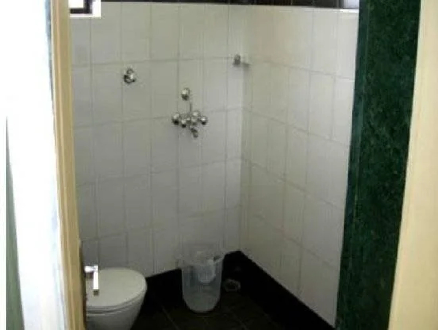 La Mansion by OYO Rooms