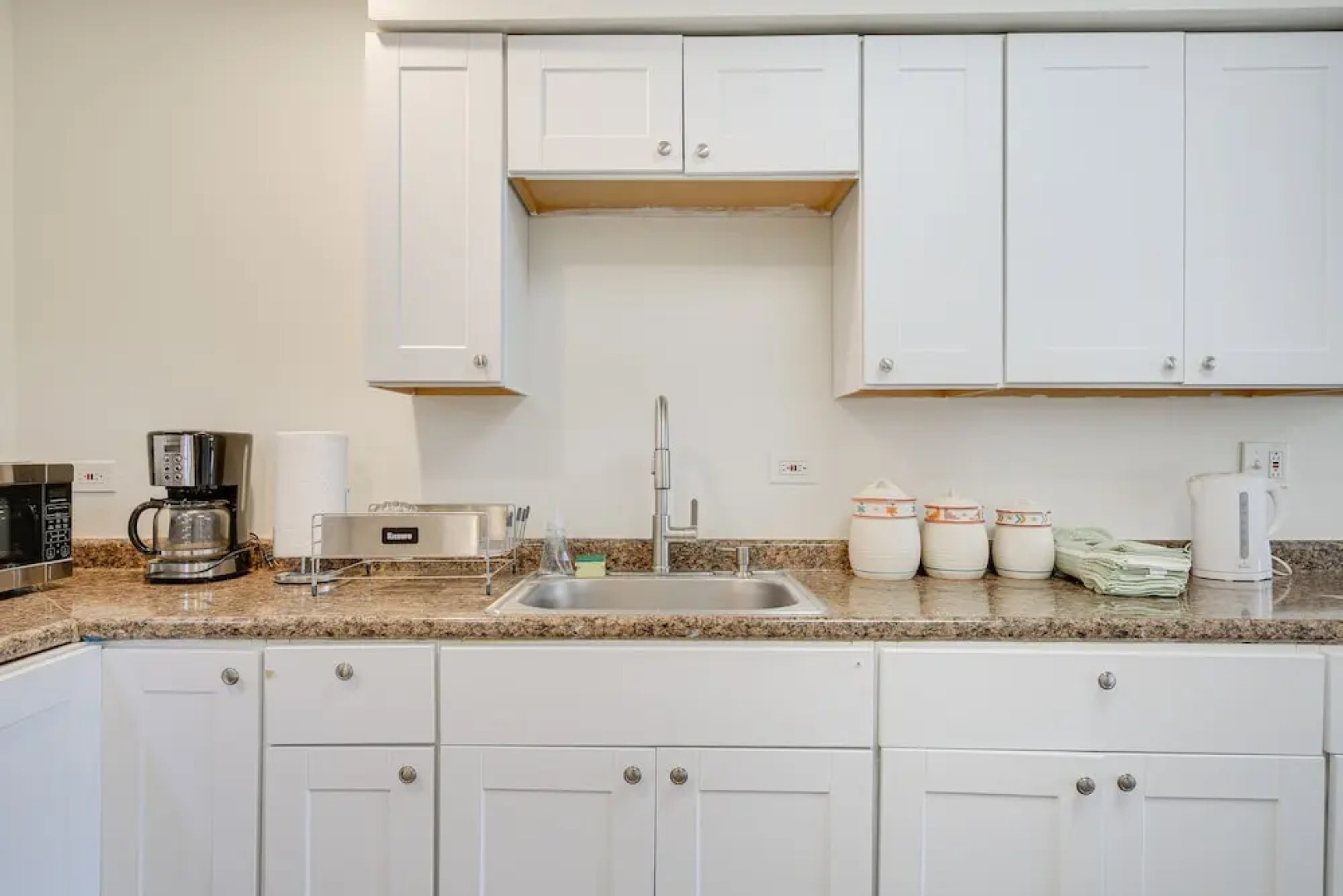 Berwyn Apartment Rental ~ 11 Mi to Chicago!