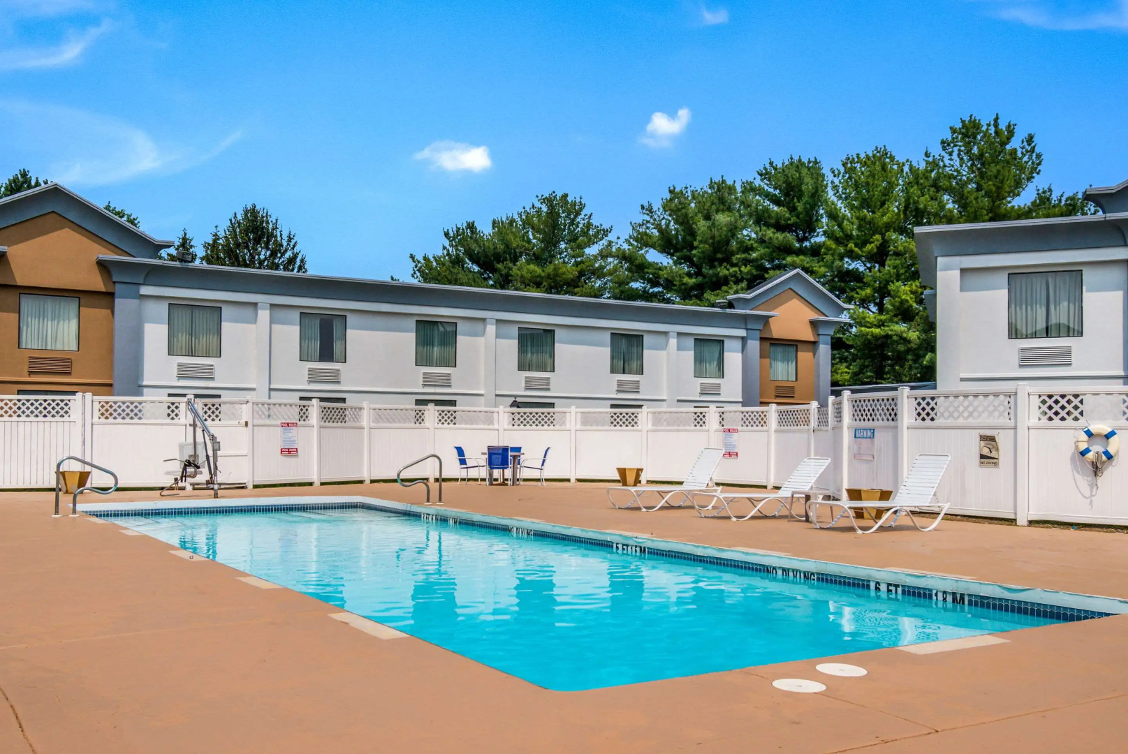 Econo Lodge Inn & Suites Chambersburg Central