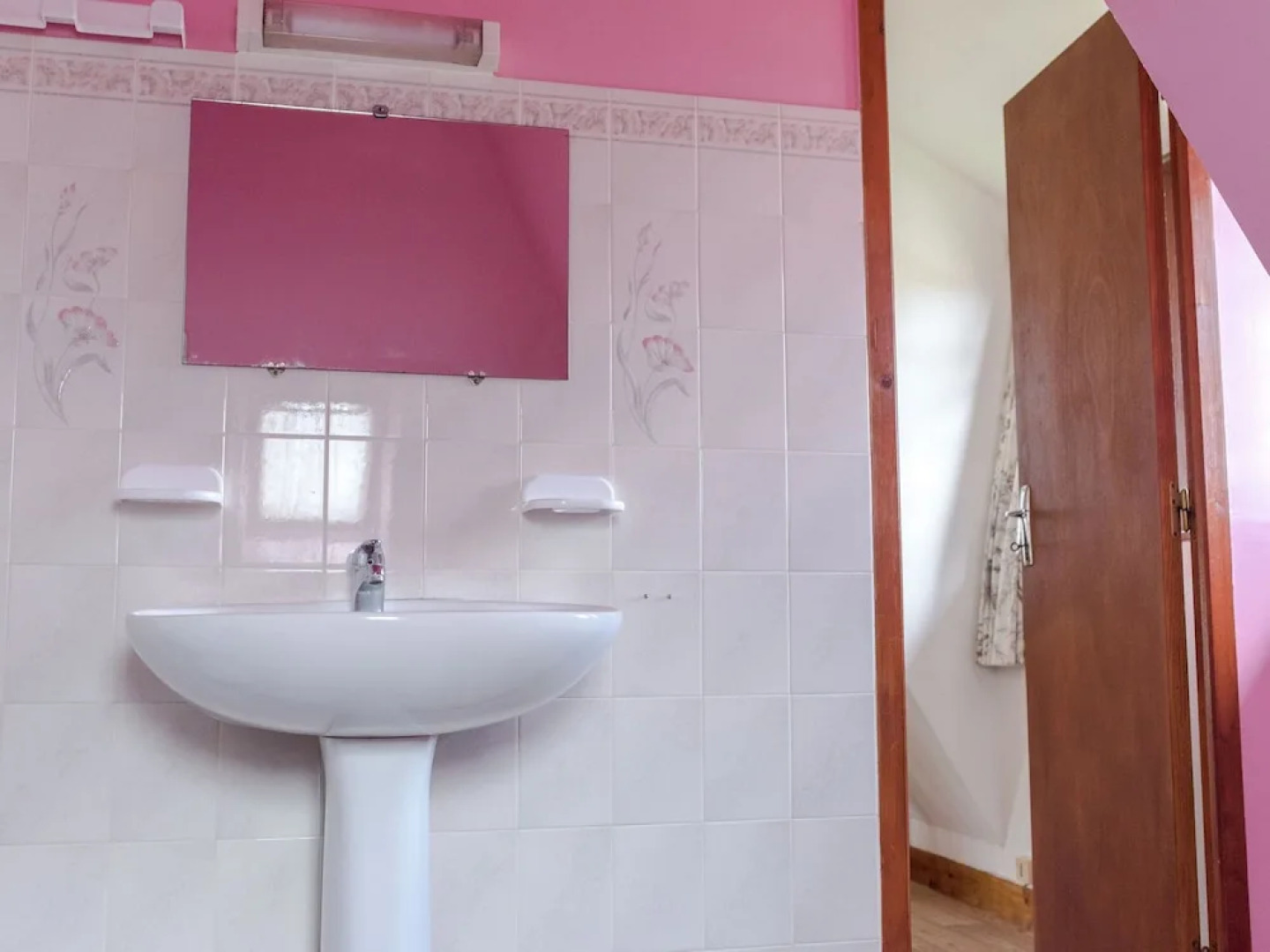 Rural, Detached Holiday Home With Pleasant Garden Near the French West Coast