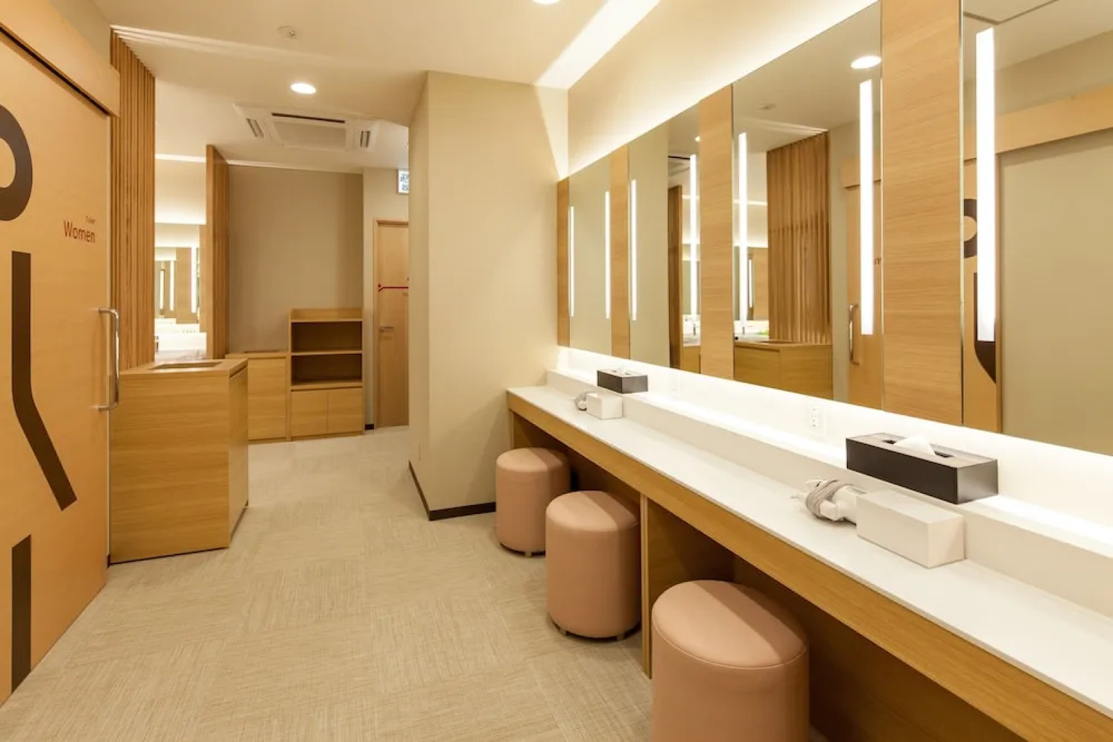 Y's Cabin Yokohama Kannai