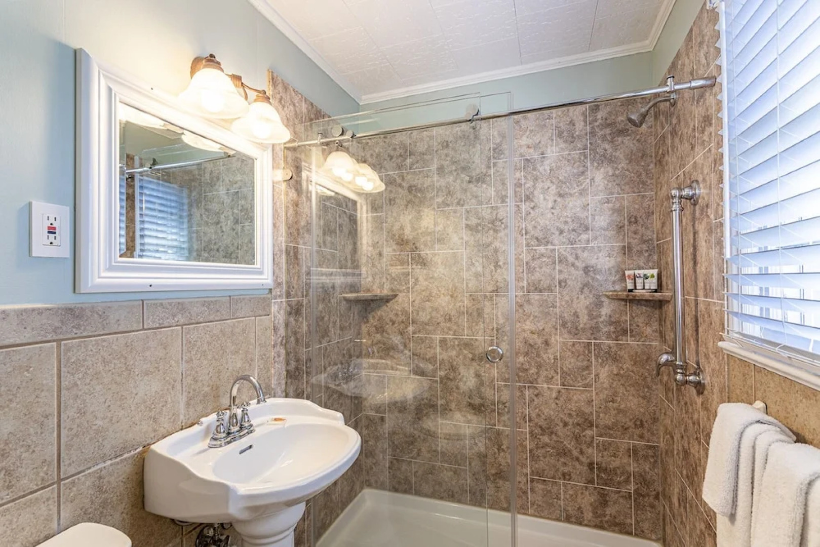 Island Guesthouse and Motel