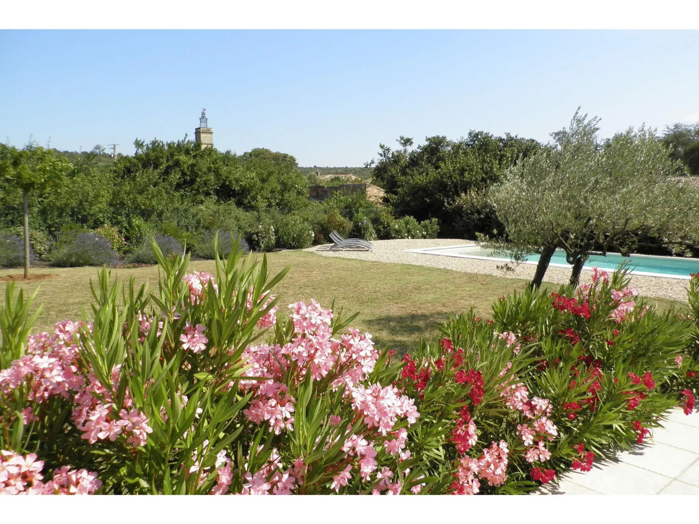 A beautiful new luxury villa close to Uzès.