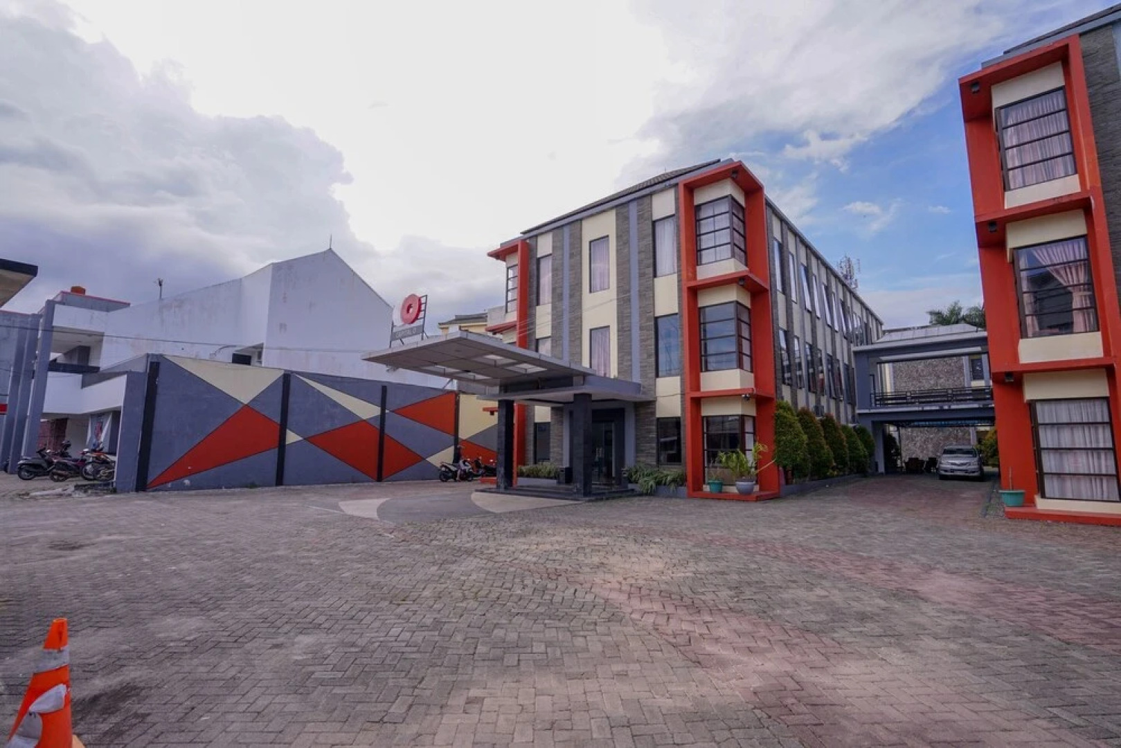 Capital O 2102 Grand Mutiara Hotel