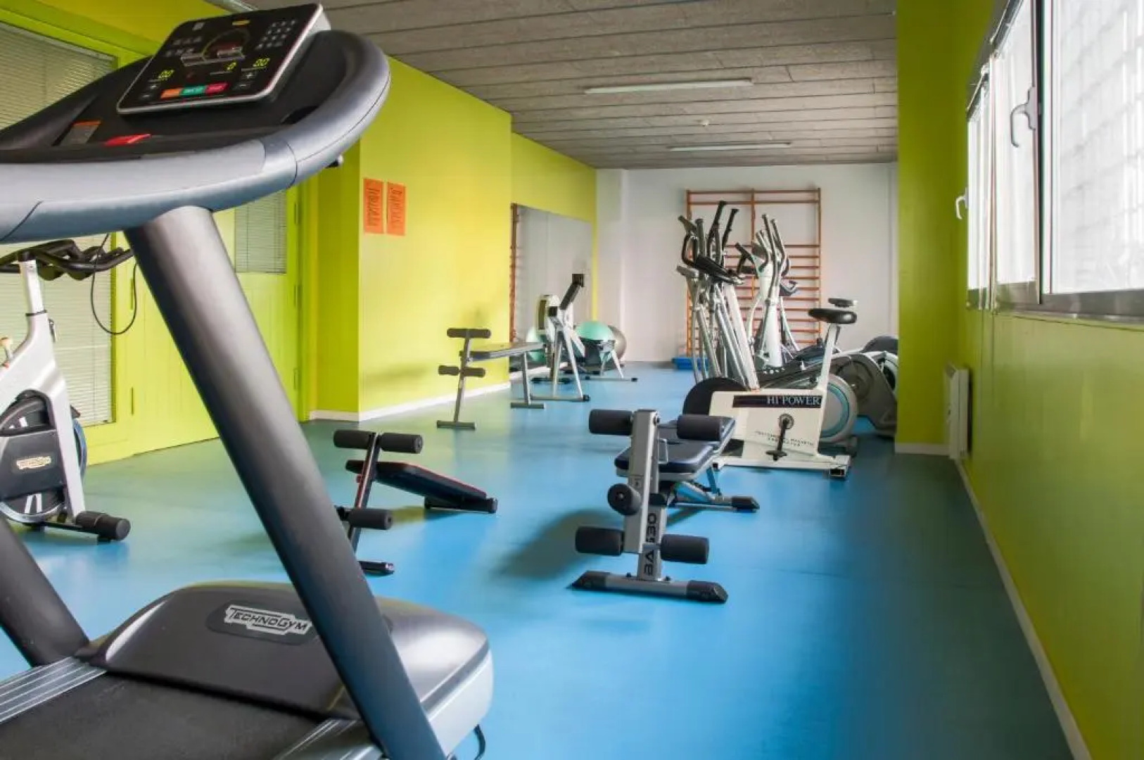 Residencia Universitaria Resa Tomás Alfaro Fournier - Centro Adscrito a REAJ - Campus Accomodation