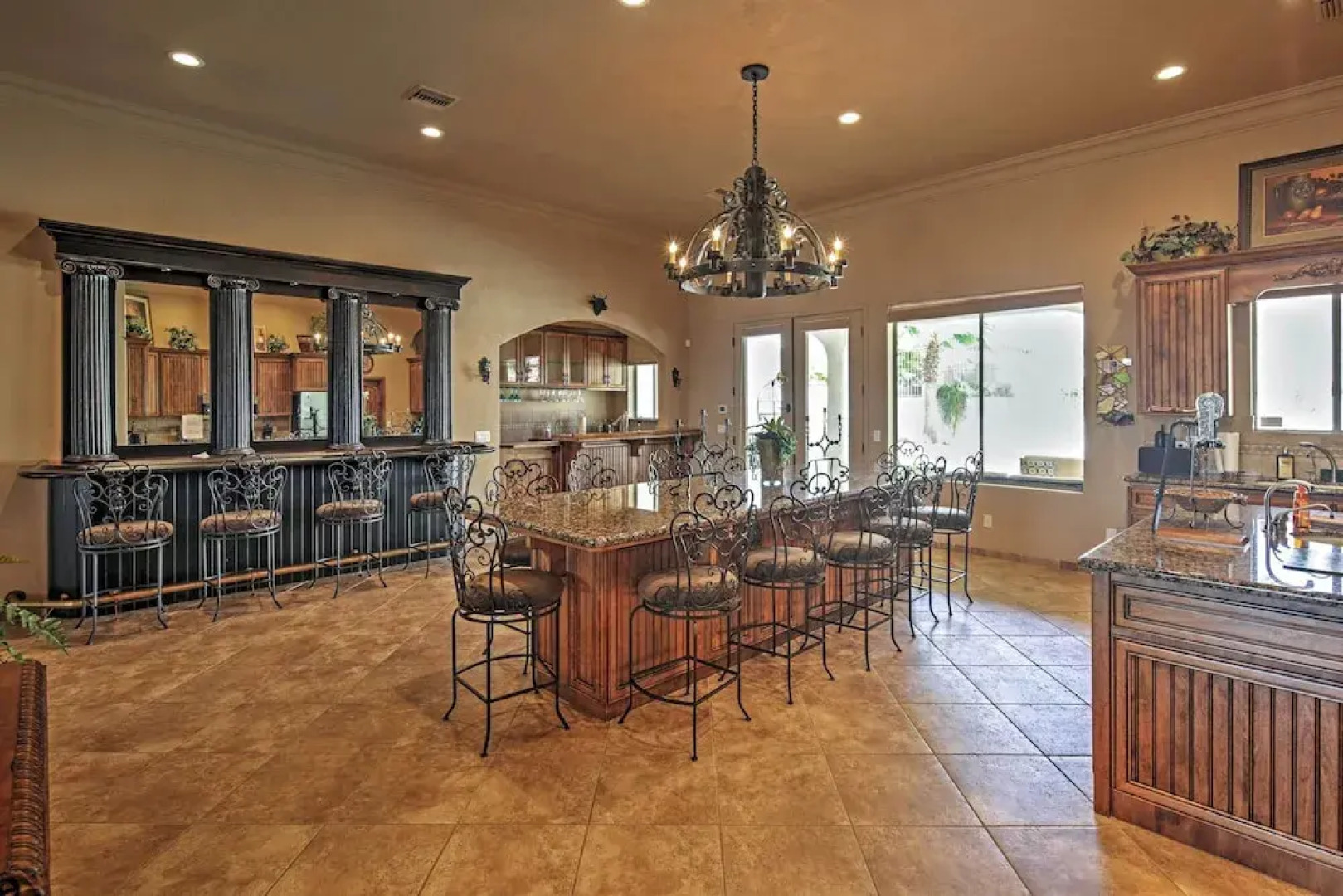 < 2 Mi to Lake Havasu: Spacious Home w/ Patio!