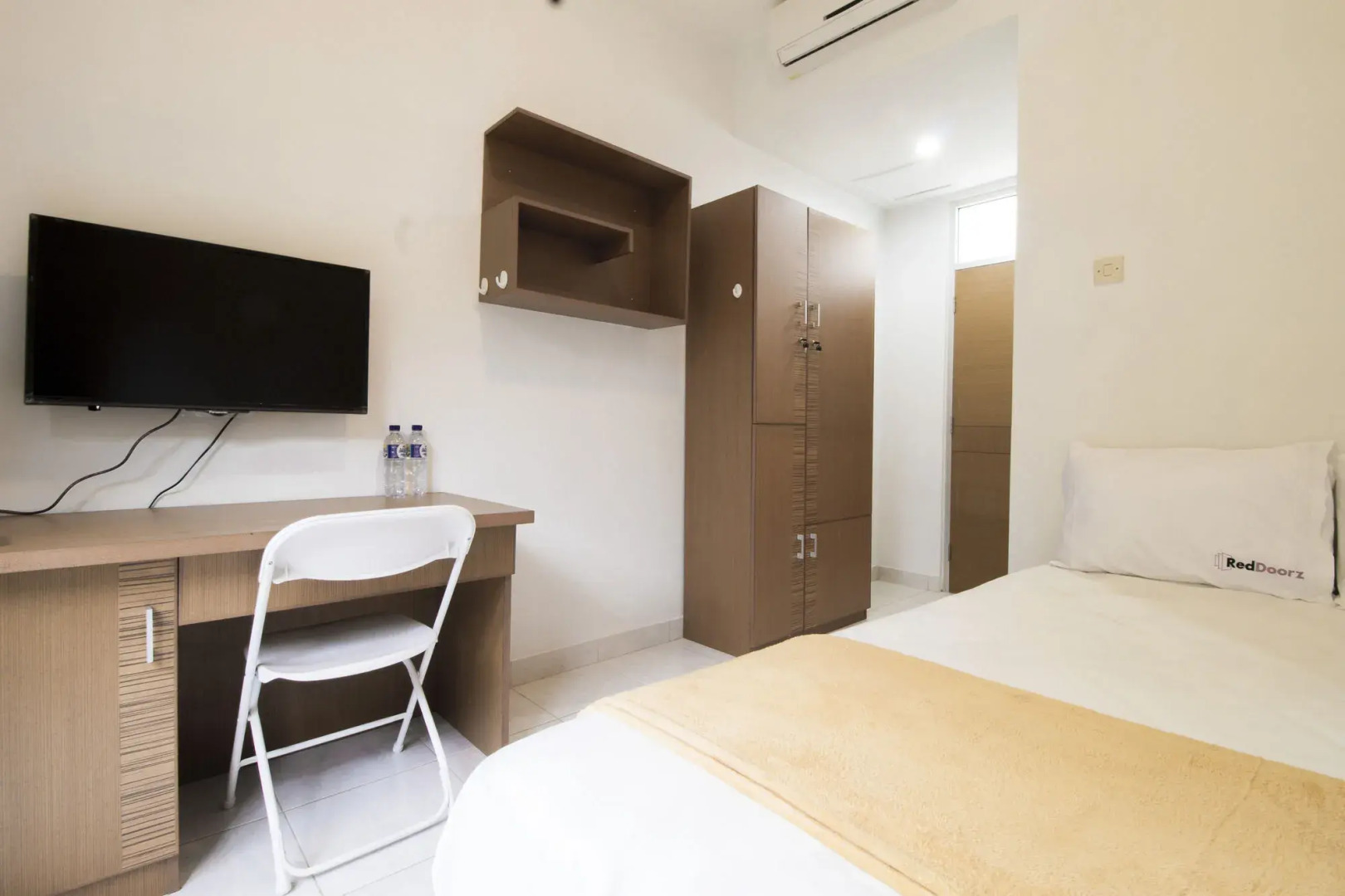 RedDoorz Plus near Lippo Karawaci