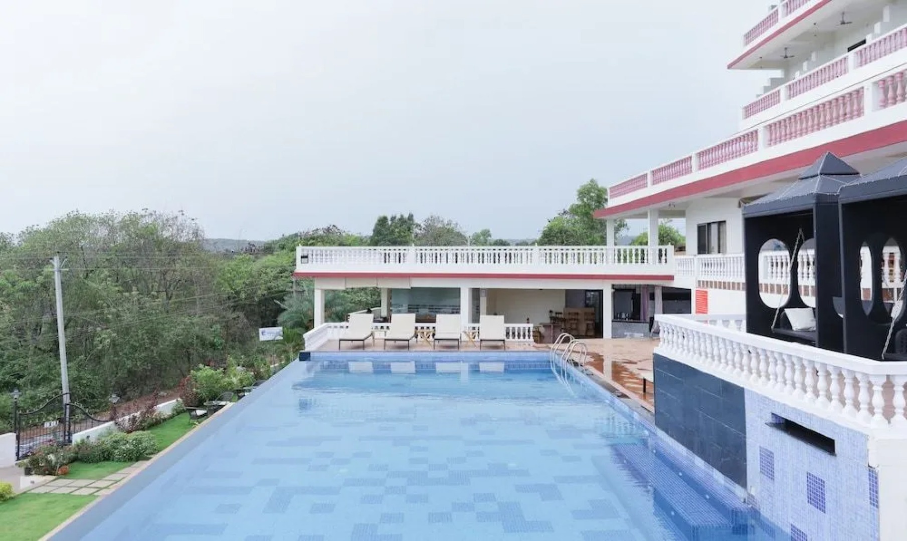 Treebo Aarya Boulevard